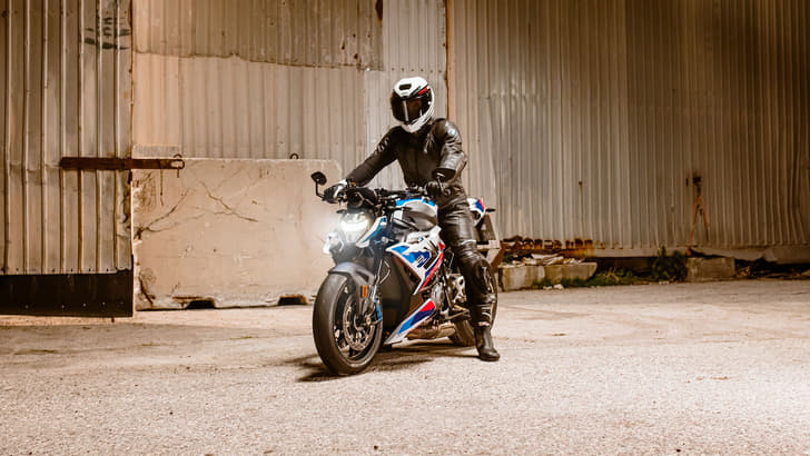 BMW Bikes M 1000 R EMI Calculator – Check Loan EMI & Down Payment ...